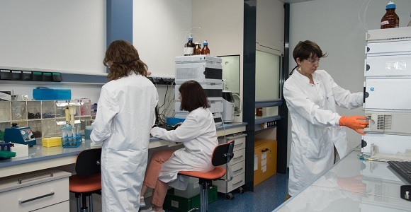 Le laboratoire de phytochimie de Lucas Meyer Cosmetics, que dirige Anne Mandeau à droite, est situé à Toulouse. ©LMC, 2020.